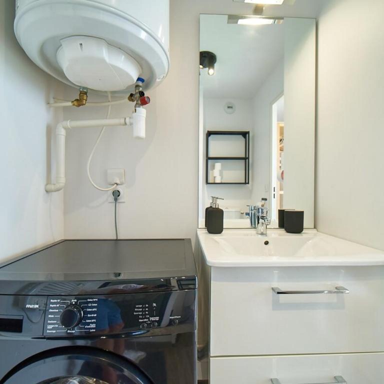 Convenient and central studio Close to the metro and amenities - Appartamento - 15