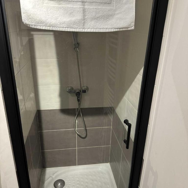 Functional and well located studio close to metro and shops - Apartment - 4