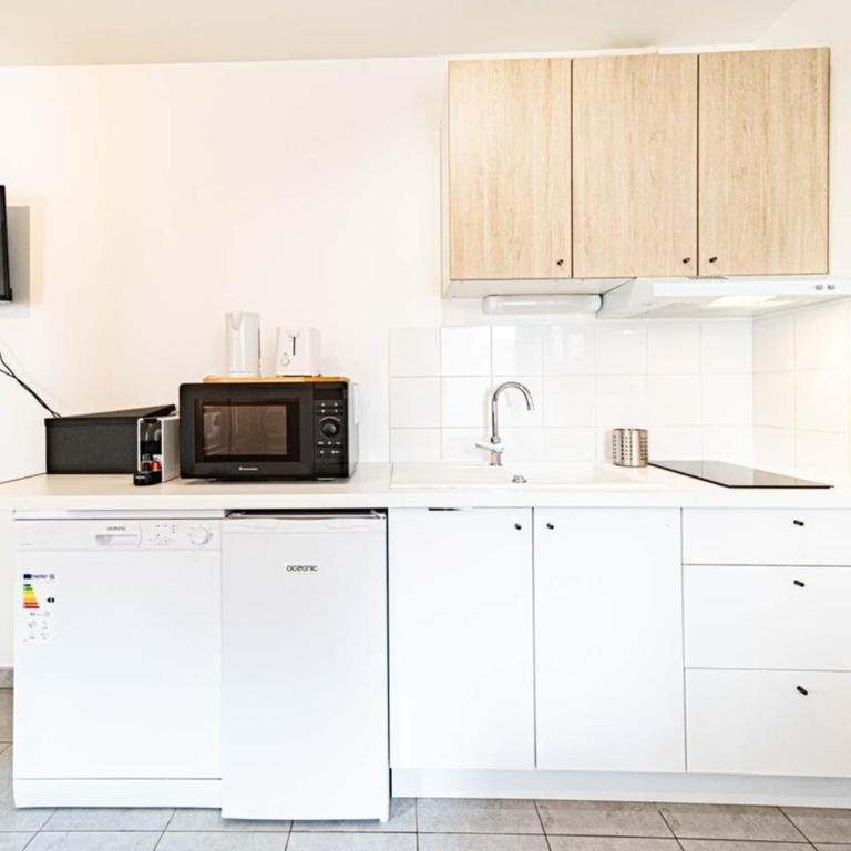 Le petit Montel- studio avec garage-métro Valmy - Appartement - 3