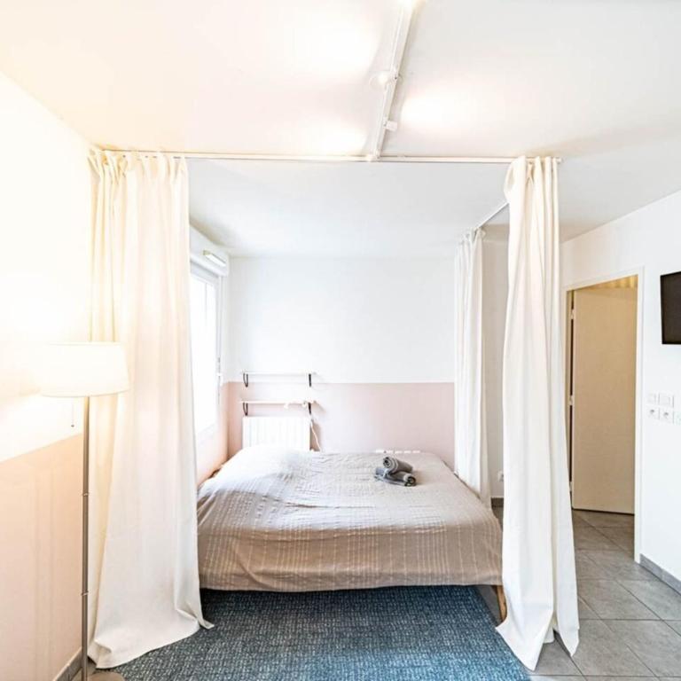 Le petit Montel- studio avec garage-métro Valmy - Appartement - 5