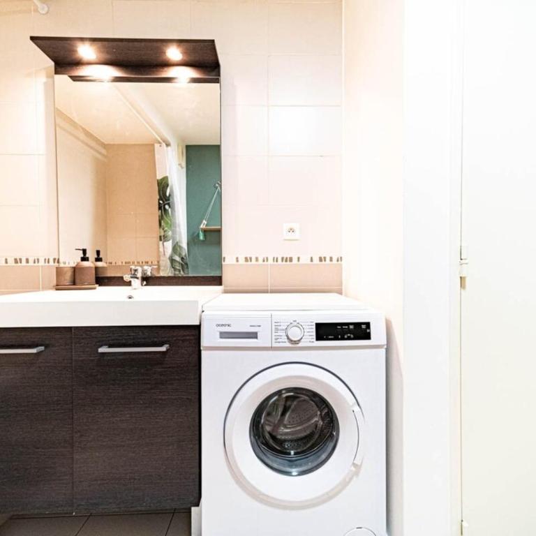Le petit Montel- studio avec garage-métro Valmy - Appartement - 10