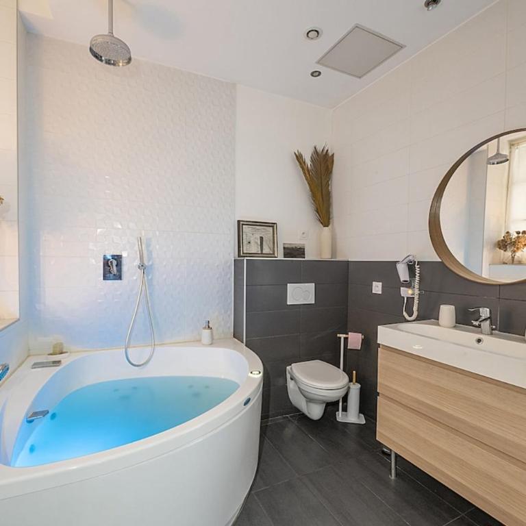 Cosy Studio Bernard with Jacuzzi Relaxation & Style - Appartamento - 13