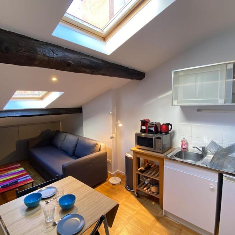 Lovely studio in the 9th arrondissement near the quays - Apartment - 12