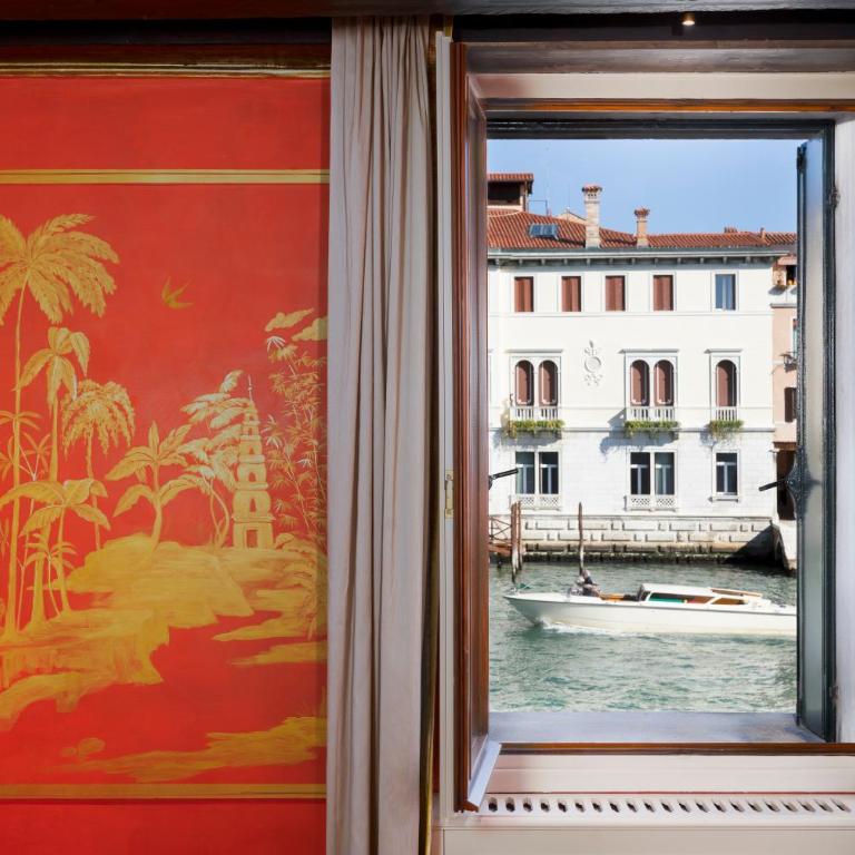 Palazzo Loredan Grand Canal - Three-Bedroom Apartment with Water View - 29