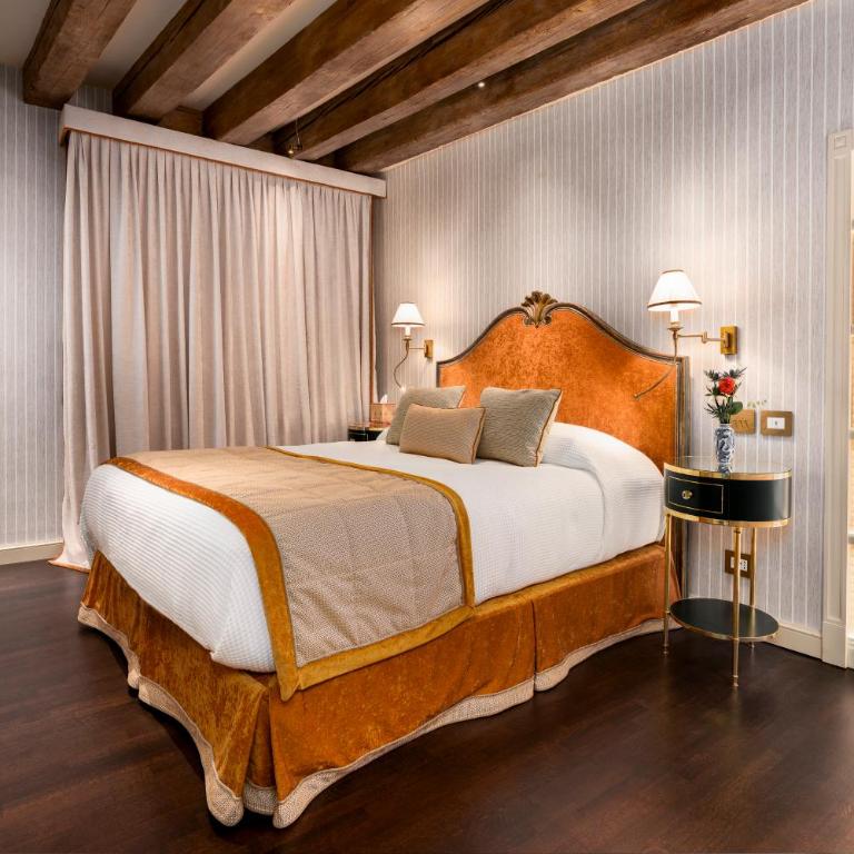 Palazzo Loredan Grand Canal - Three-Bedroom Apartment with Water View - 34