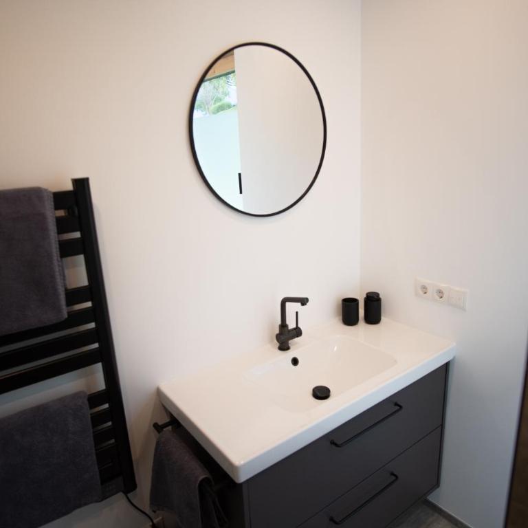 Alpin Chalet - One-Bedroom Apartment - 8