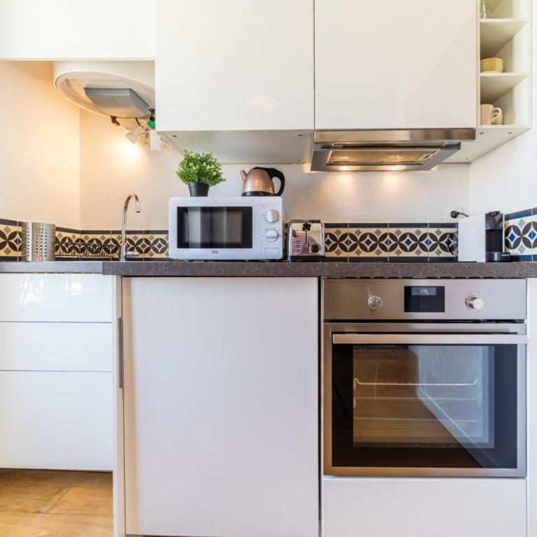 Le Petit Chaponnay - Charming Apartment for 2 near Saxe Gambetta - Apartment - 6