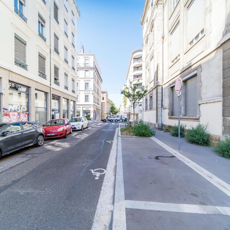 Le Petit Chaponnay - Charming Apartment for 2 near Saxe Gambetta - Apartment - 19