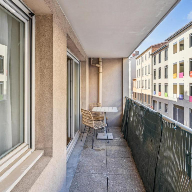 Baraban Apartment for 4 people with Balcony near Part-Dieu - Apartment - 5