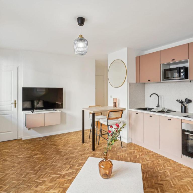Baraban Apartment for 4 people with Balcony near Part-Dieu - Apartment - 7