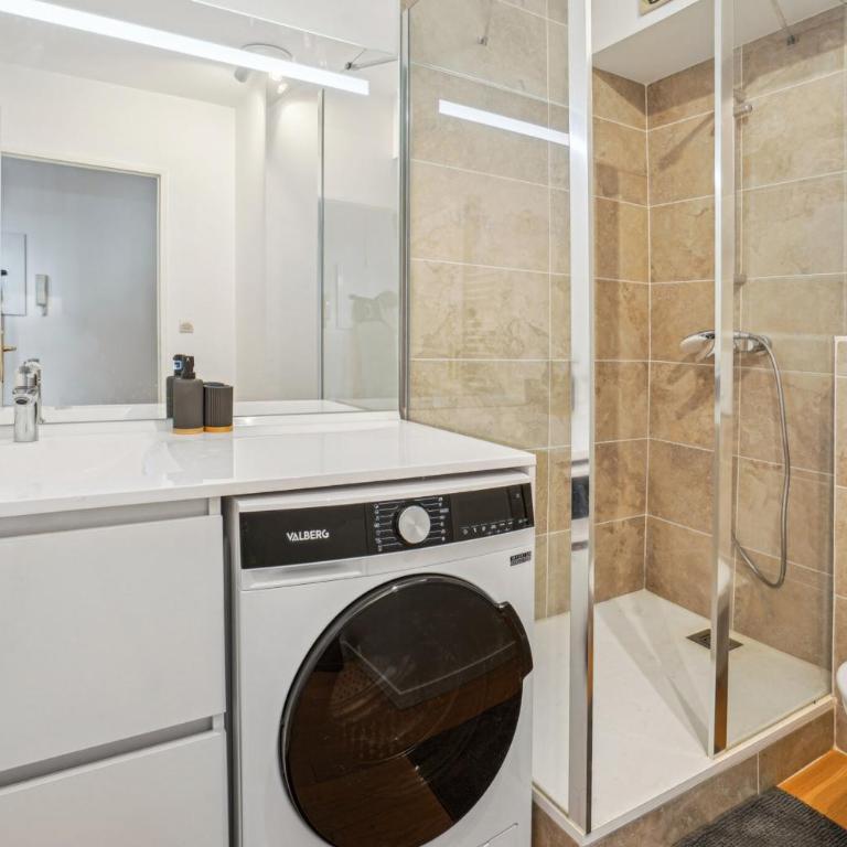 Baraban Apartment for 4 people with Balcony near Part-Dieu - Apartment - 9