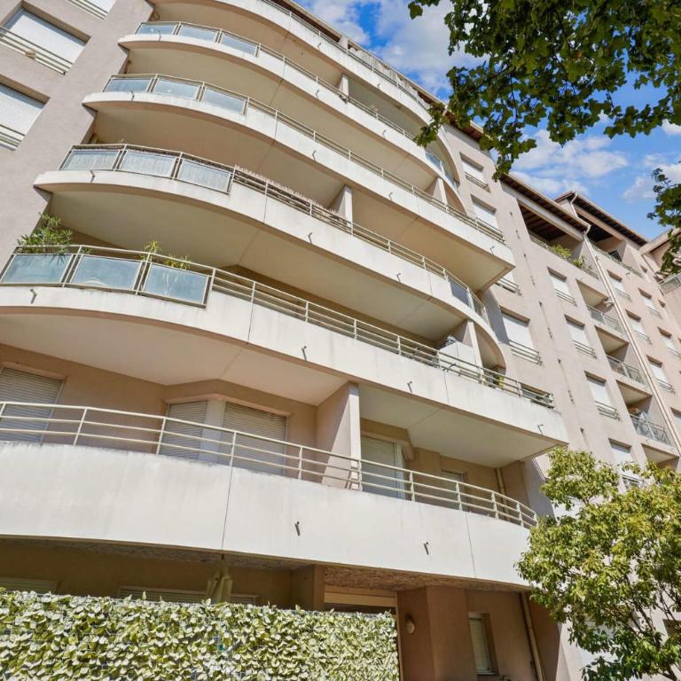 Baraban Apartment for 4 people with Balcony near Part-Dieu - Apartment - 12