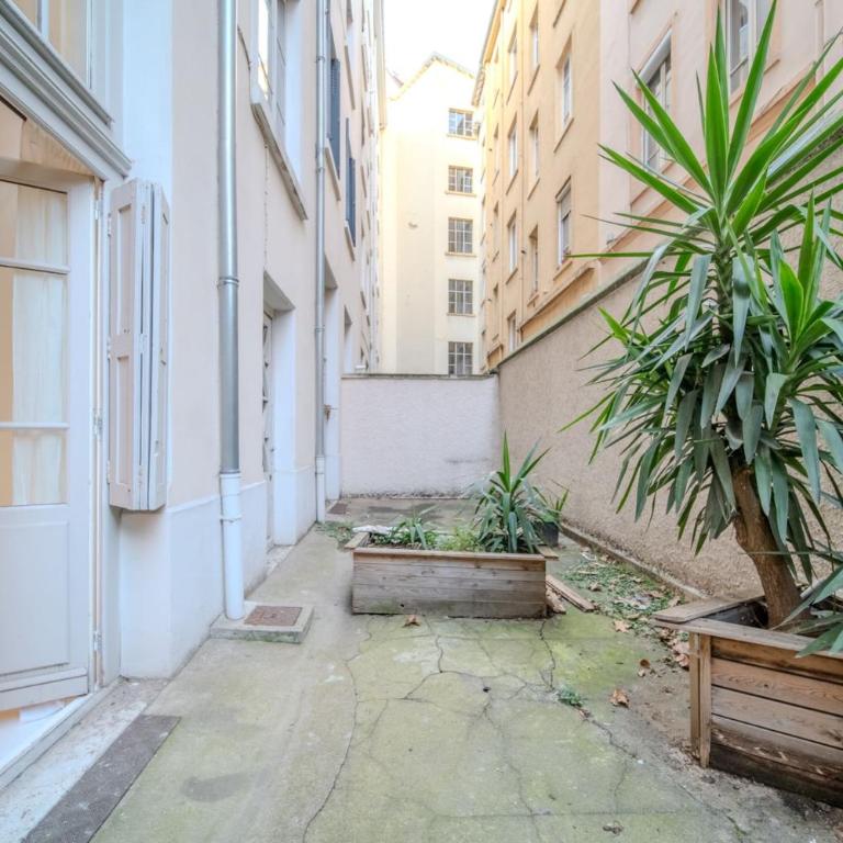 Atypical apartment with mezzanines Lyon 3 near Saxe-Gambetta - Apartment - 25
