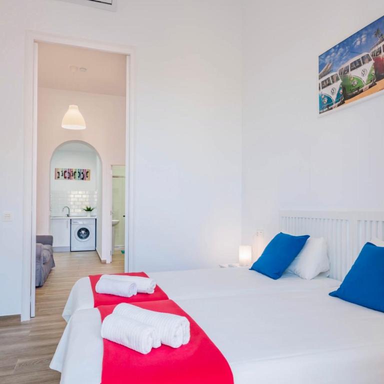 Apartamentos Alcazaba - Three-Bedroom Apartment with View - 4