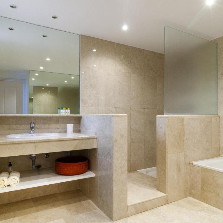 Modern apartment with pool on the beachfront in Marbella by SharingCo - Apartamento de 3 dormitorios con balcón - 13