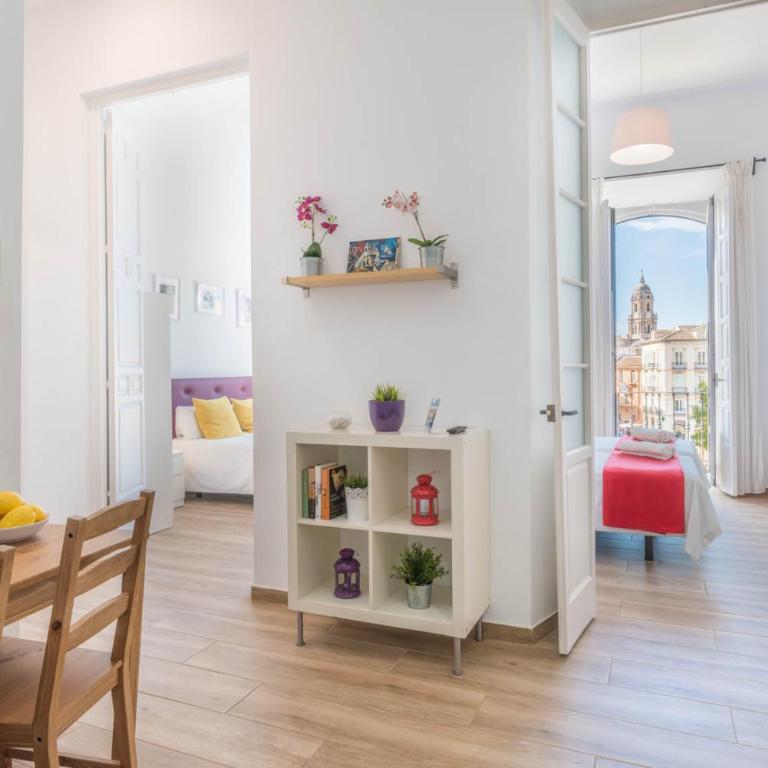 Apartamentos Alcazaba - Three-Bedroom Apartment with View - 2