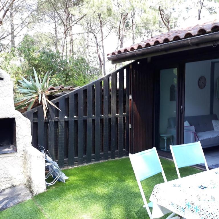 pavillon cozy dans la pinède - 2 chambres- 4 personnes - Appartement 2 Chambres - 18