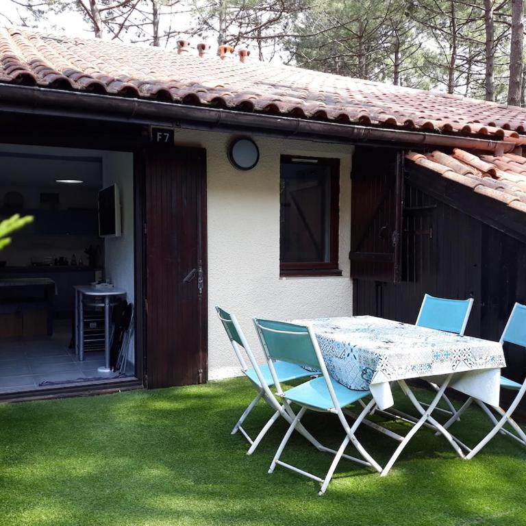 pavillon cozy dans la pinède - 2 chambres- 4 personnes - Appartement 2 Chambres - 21