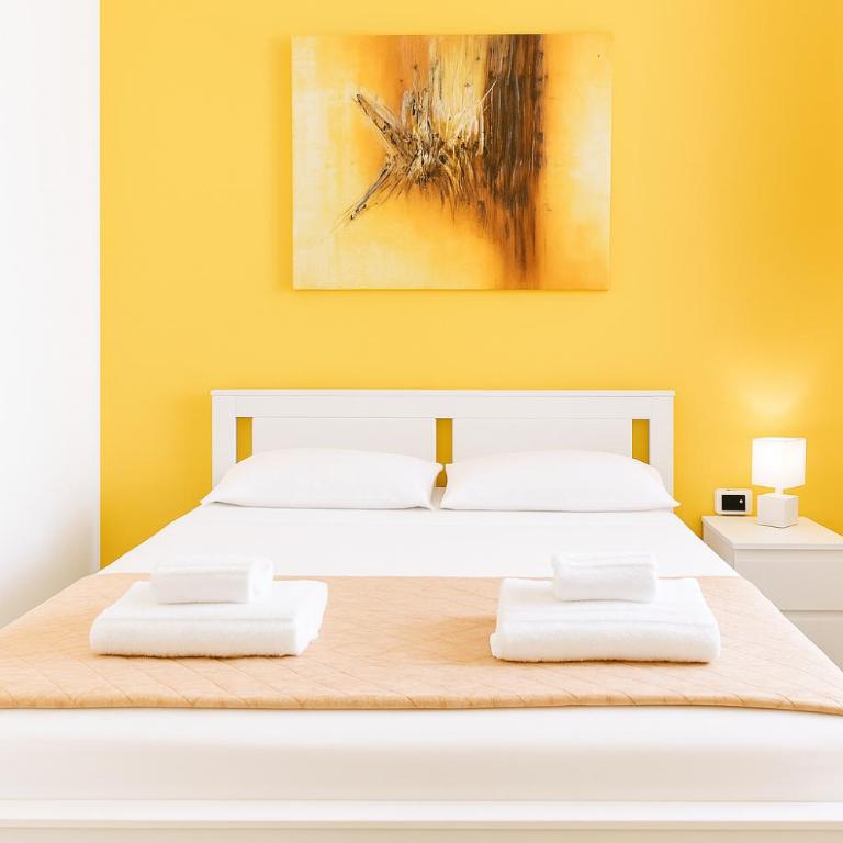 Iris Rooms - Double Room with Private Bathroom - 3