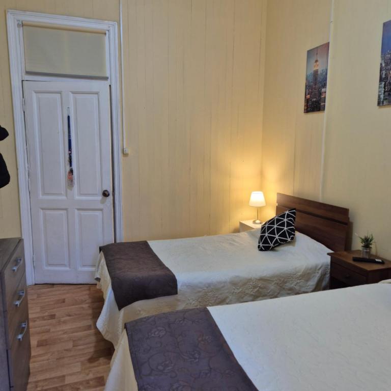 alojamiento en punta arenas - Habitación Doble con baño privado - 2 camas - 4