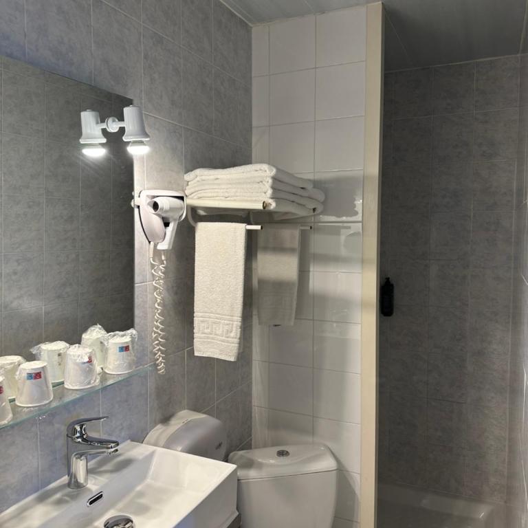 The Originals City, Hôtel Villancourt, Grenoble Sud - Chambre Quadruple Standard - 1