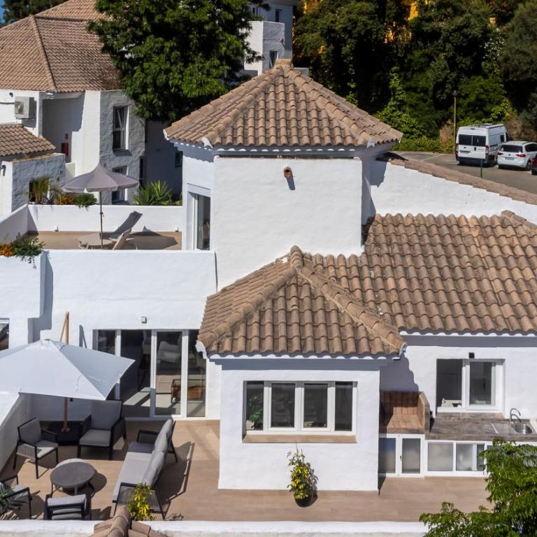 Atico Dúplex en Estepona con Vistas al Mar y Montaña a 10 min de la Playa - Apartamento de 3 dormitorios - 57