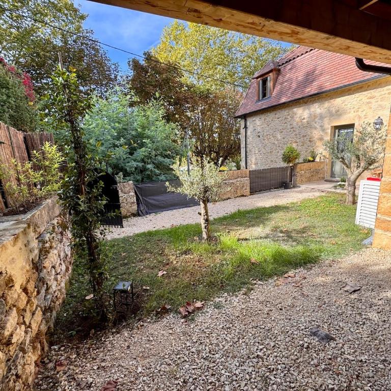 LE MAJORAL Quiet accommodation 5 mins walking from historic town, garden, covered terrace, parking, air cond, private parking, fiber - Appartement 1 Chambre - 10