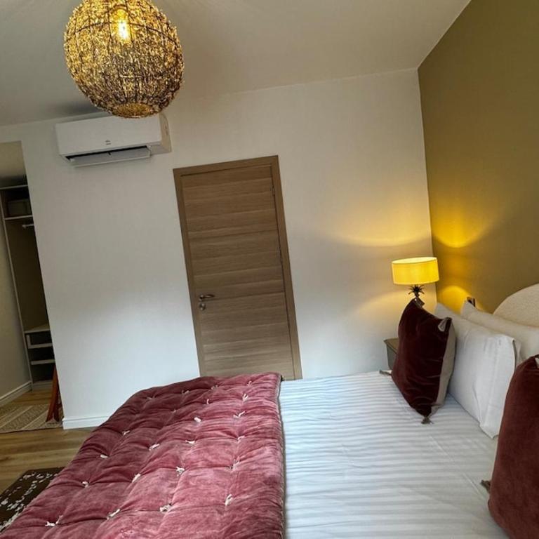 LE MAJORAL Quiet accommodation 5 mins walking from historic town, garden, covered terrace, parking, air cond, private parking, fiber - Appartement 1 Chambre - 15