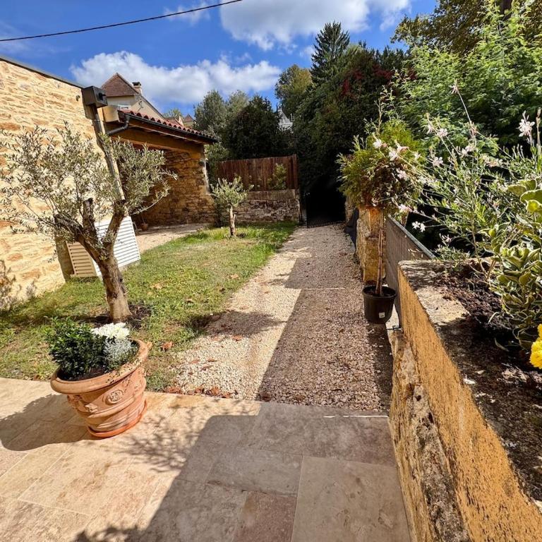 LE MAJORAL Quiet accommodation 5 mins walking from historic town, garden, covered terrace, parking, air cond, private parking, fiber - Appartement 1 Chambre - 23