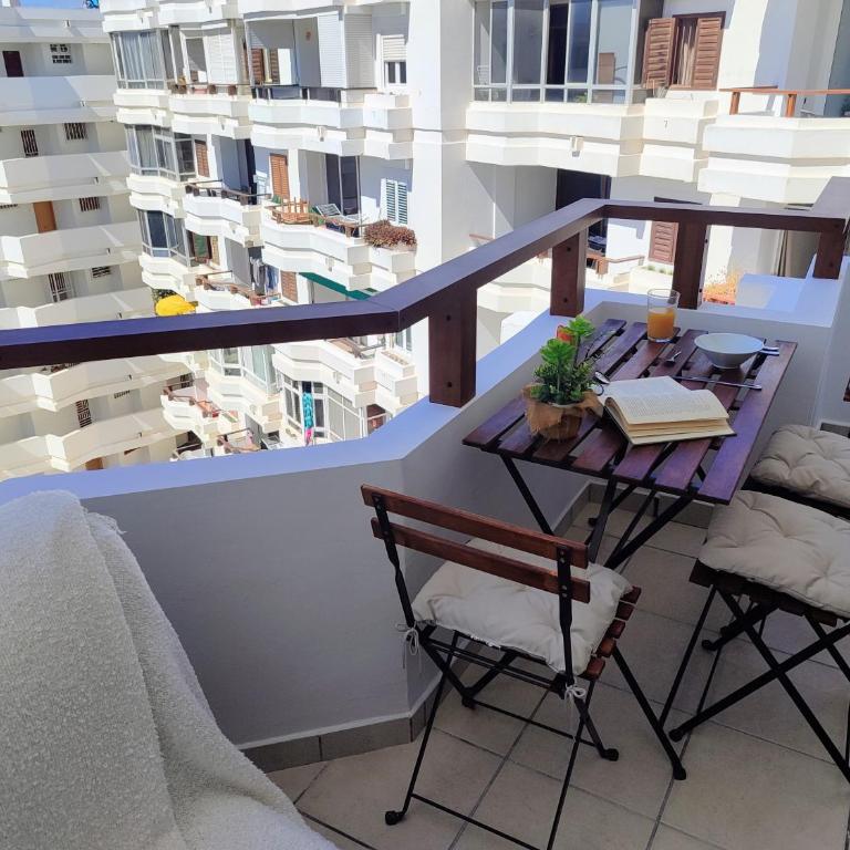 Yumbo Habitat - Two-Bedroom Standard Apartment - 8
