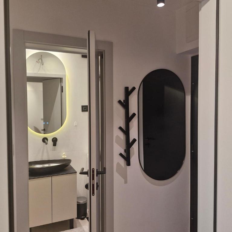 Urban Central Stay Belgrade - One-Bedroom Apartment - 9