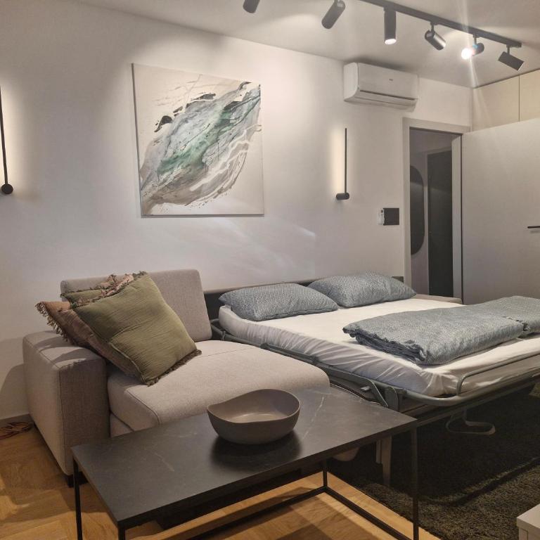 Urban Central Stay Belgrade - One-Bedroom Apartment - 17