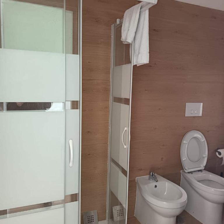 Residence e appartamenti Rosaroll - Camera Familiare con Bagno Privato - 1