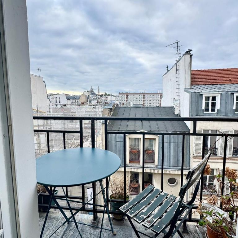 Lovely studio with balcony and spectacular Sacre-Coeur view - Studio avec Balcon - 2