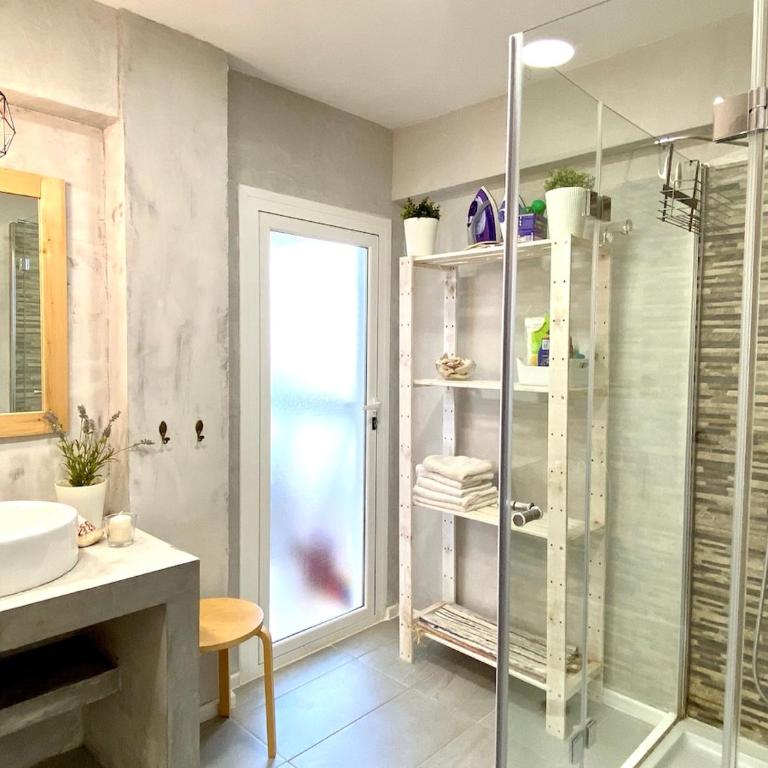 Apartment in Salou - Three-Bedroom Apartment - 17