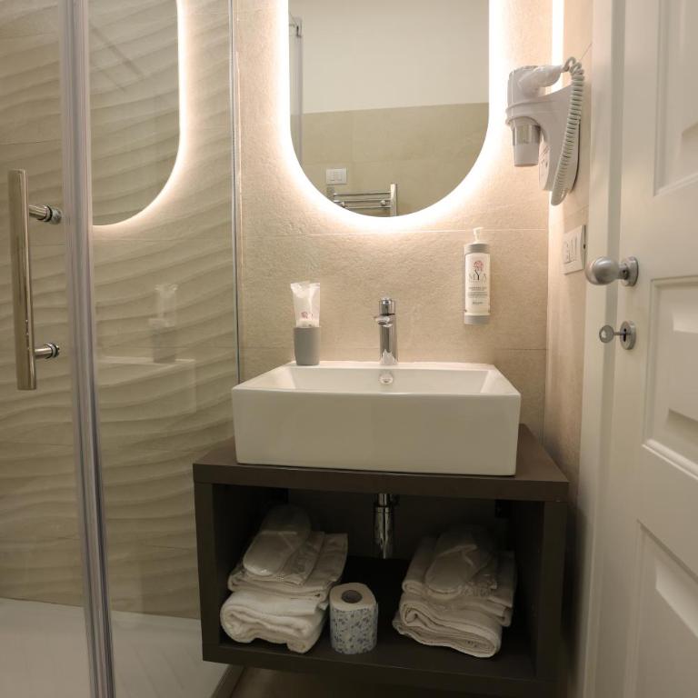 Elysium Relais - Queen Room - 8