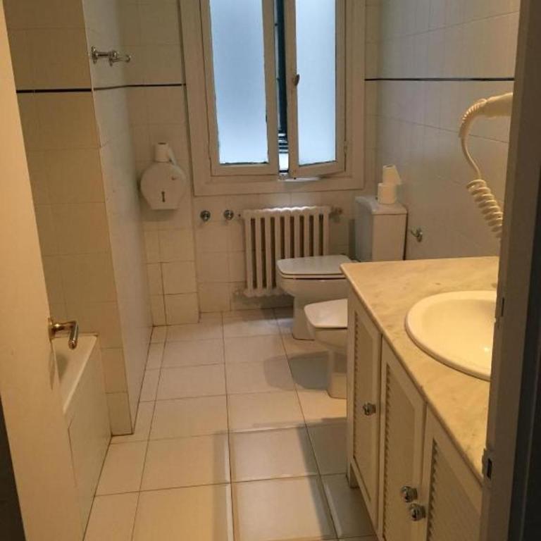Kasa Reina HT LSS00215 - Habitación Doble Deluxe con balcón y baño compartido - 7