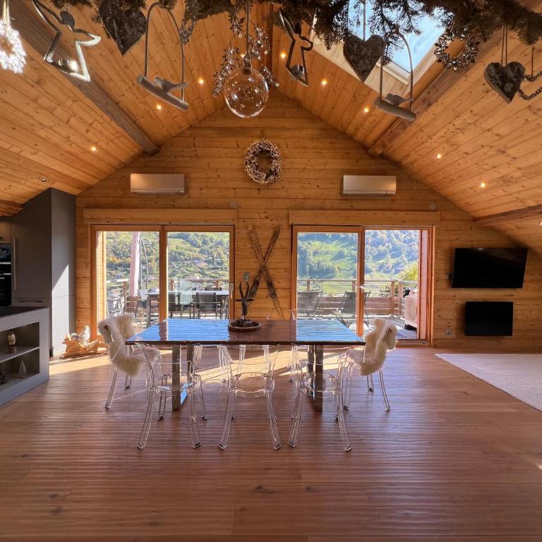 Splendide appartement style chalet classé 4 étoiles, terrasse face à la montagne - Three-Bedroom Apartment - 1