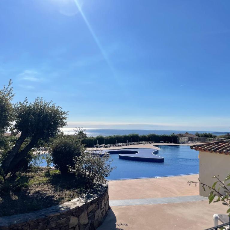 Appartement classé 2 étoiles, rez de jardin Les ISSAMBRES vue sur le golfe de St Tropez - Appartement 1 Chambre - 3