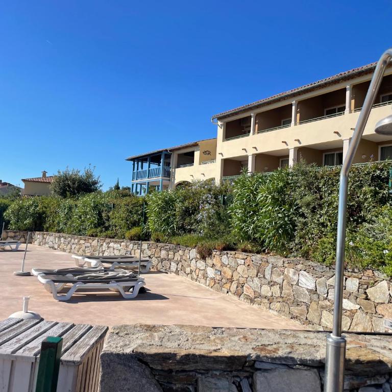Appartement classé 2 étoiles, rez de jardin Les ISSAMBRES vue sur le golfe de St Tropez - Appartement 1 Chambre - 28