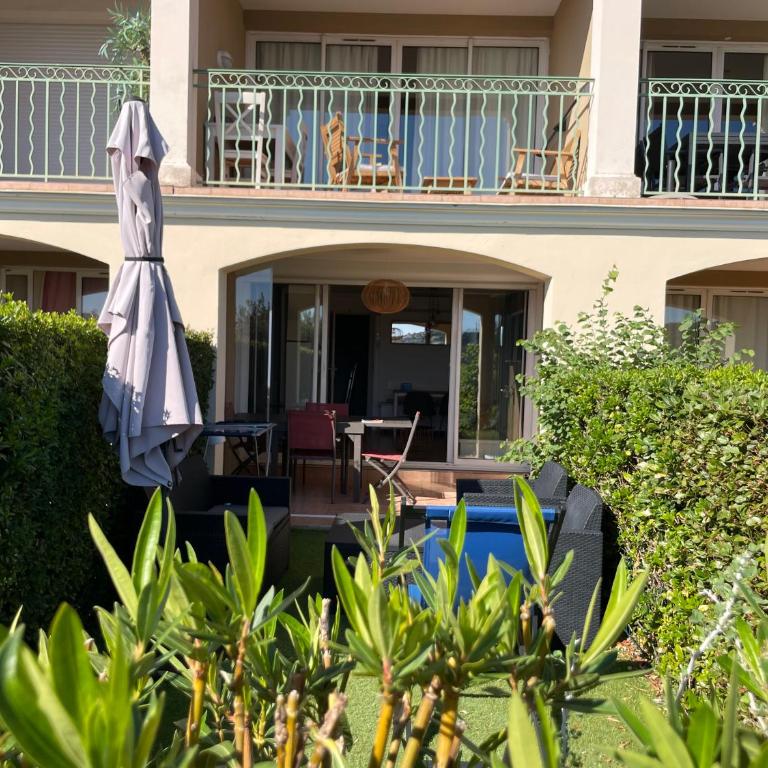 Appartement classé 2 étoiles, rez de jardin Les ISSAMBRES vue sur le golfe de St Tropez - Appartement 1 Chambre - 2