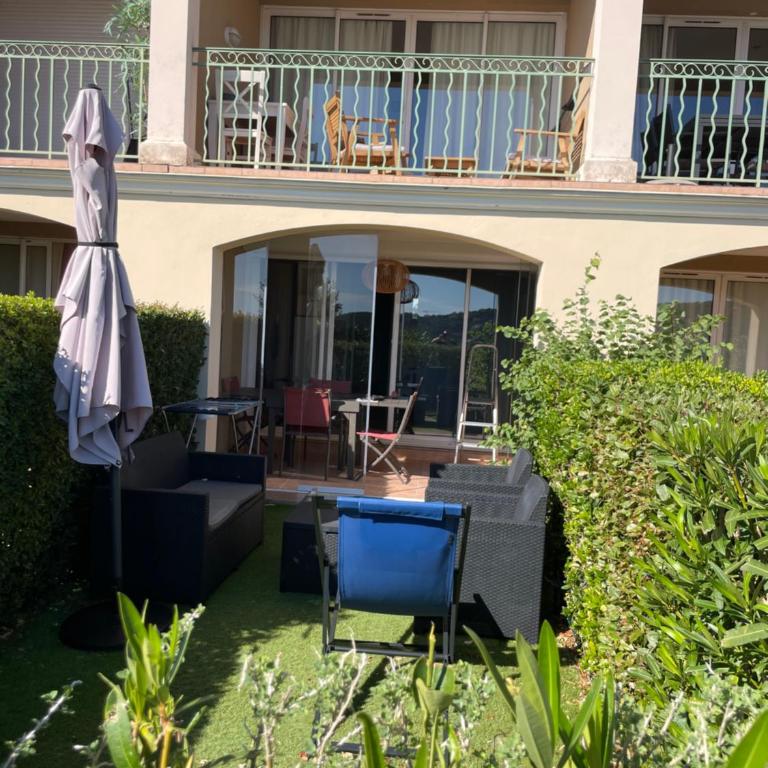 Appartement classé 2 étoiles, rez de jardin Les ISSAMBRES vue sur le golfe de St Tropez - Appartement 1 Chambre - 9