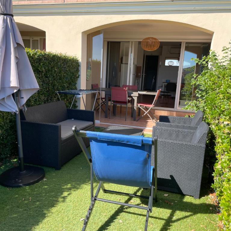 Appartement classé 2 étoiles, rez de jardin Les ISSAMBRES vue sur le golfe de St Tropez - Appartement 1 Chambre - 32