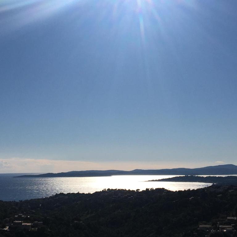 Appartement classé 2 étoiles, rez de jardin Les ISSAMBRES vue sur le golfe de St Tropez - Appartement 1 Chambre - 27