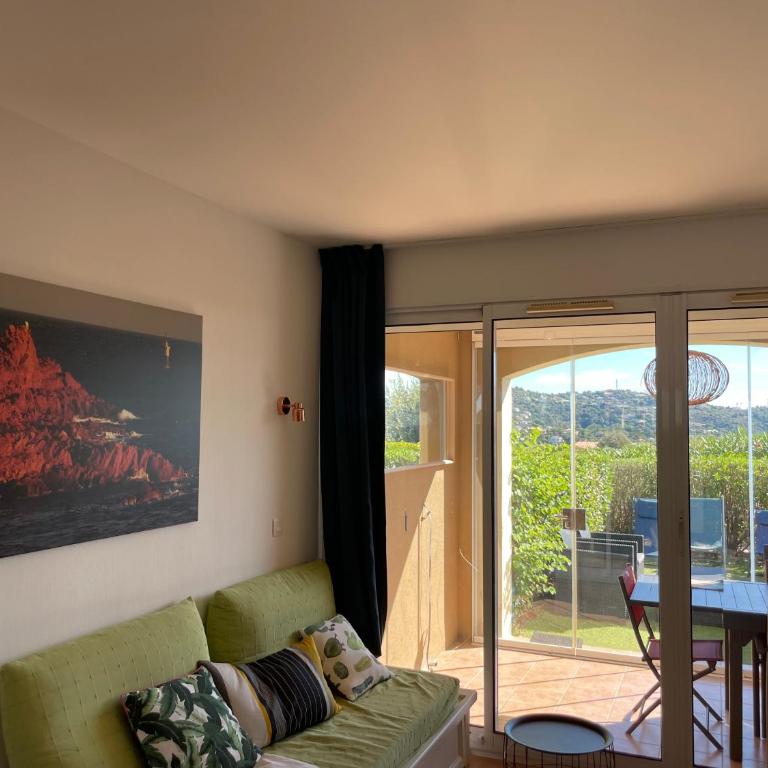 Appartement classé 2 étoiles, rez de jardin Les ISSAMBRES vue sur le golfe de St Tropez - Appartement 1 Chambre - 19