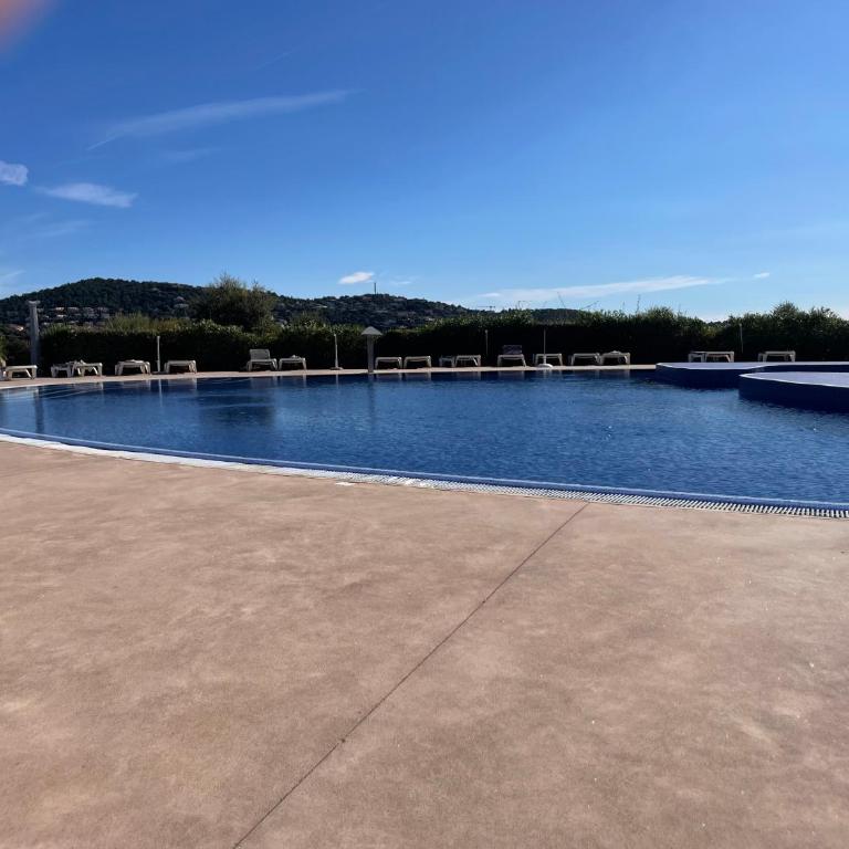 Appartement classé 2 étoiles, rez de jardin Les ISSAMBRES vue sur le golfe de St Tropez - Appartement 1 Chambre - 23