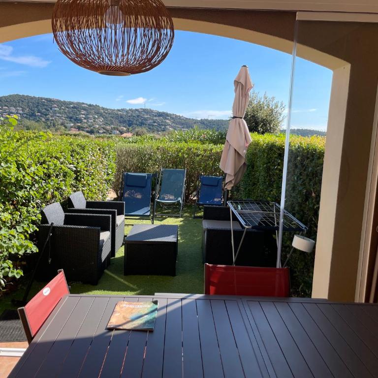 Appartement classé 2 étoiles, rez de jardin Les ISSAMBRES vue sur le golfe de St Tropez - Appartement 1 Chambre - 1
