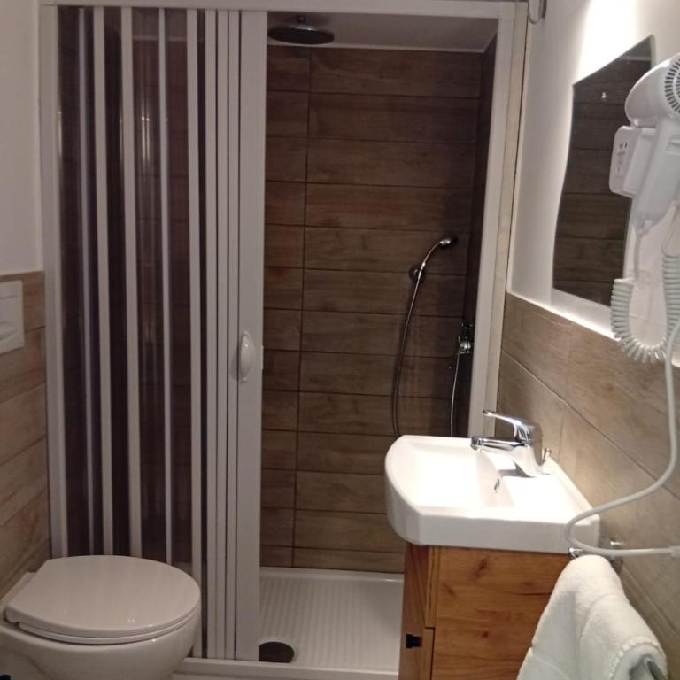 Residence e appartamenti Rosaroll - Camera Familiare con Balcone - 2