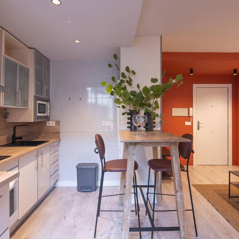 Steps from the Alhambra, Private Terrace & AC - One-Bedroom Apartment with Terrace - 14