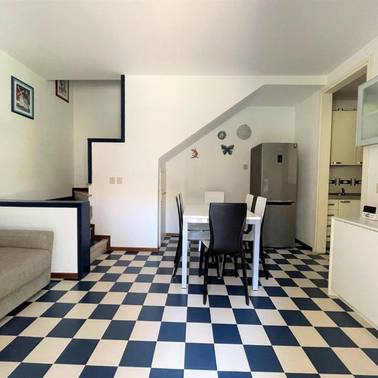 Great two-storey home - Villa - 9